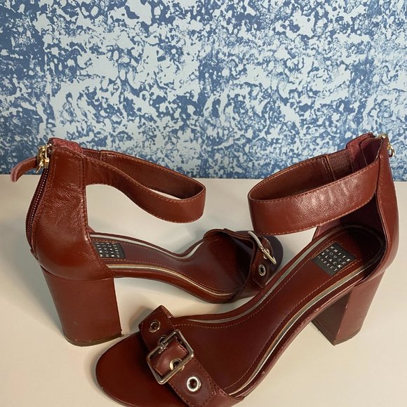 WHITE HOUSE BLACK MARKET RYDER BUCKLE BURGUNDY BLOCK HEEL SANDALS - Picture 2 of 6